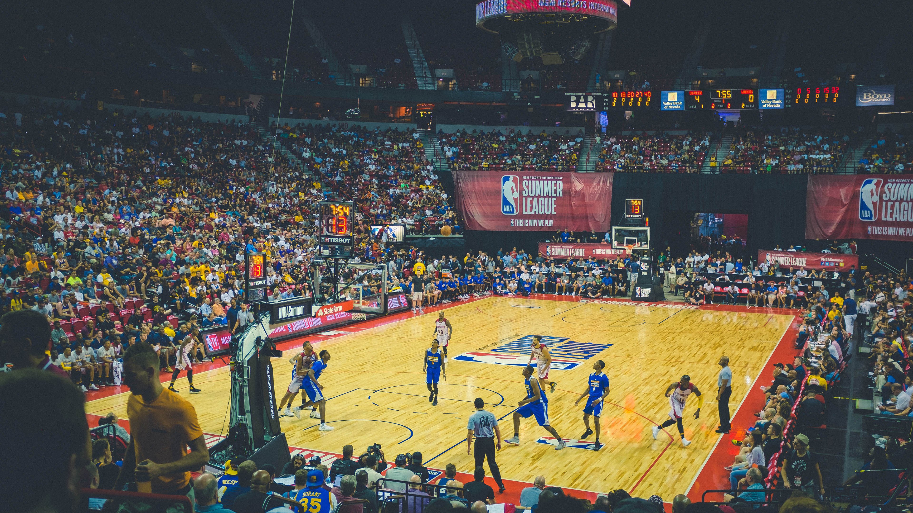 九游体育-金州勇士四强战大胜费城76人，利拉德砍下30记关键球，全场沸腾的简单介绍