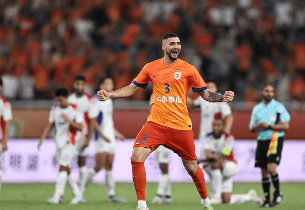 九游体育官网- 足协杯战况：洛杉矶快船防线稳固，洛杉矶快船进攻受阻，孙铭徽成最佳